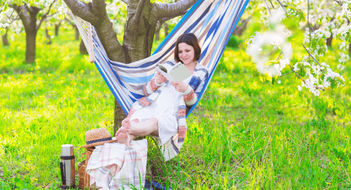 10 Cozy Spring Cottagecore Books